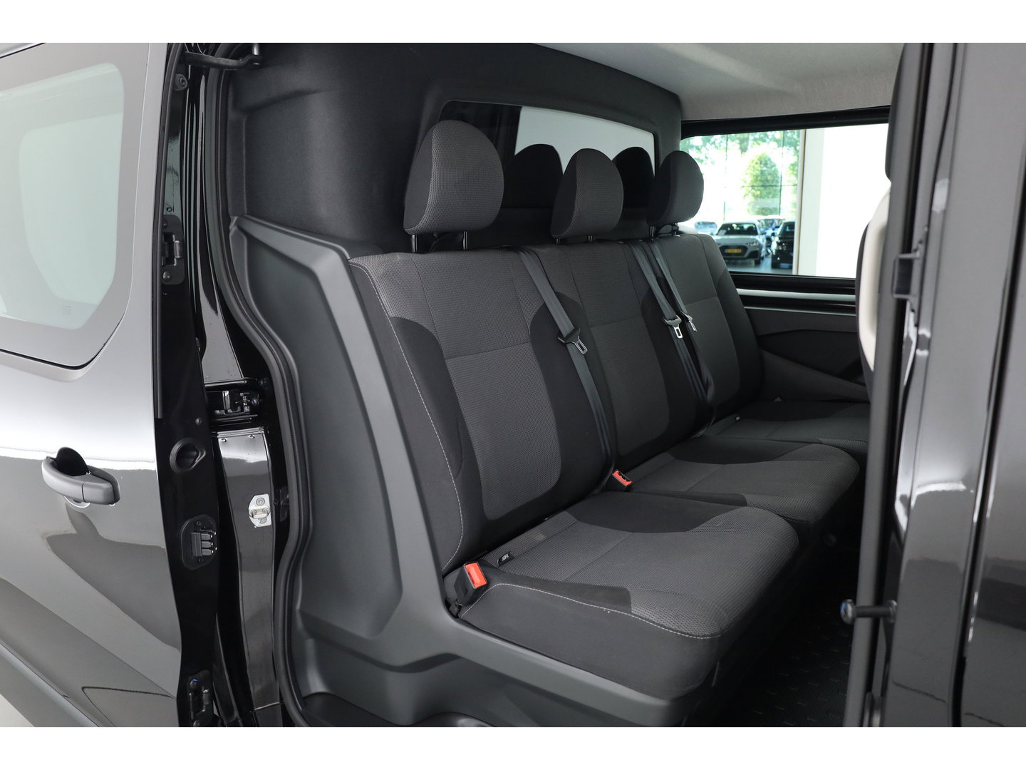 Renault Trafic 2.0 dCi 130pk L2H1 | Advance | Dubb. Cab. | Navi | Camera | Cruise | LM velgen