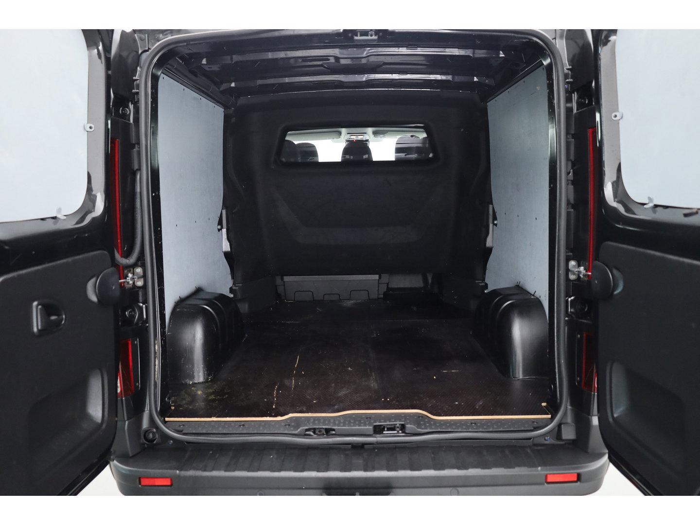 Renault Trafic 2.0 dCi 130pk L2H1 | Advance | Dubb. Cab. | Navi | Camera | Cruise | LM velgen
