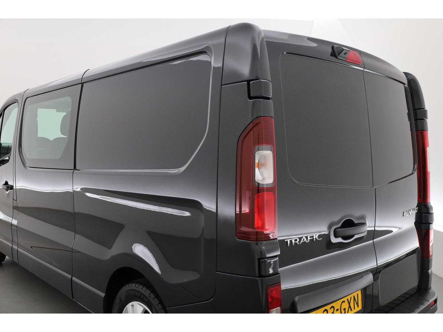 Renault Trafic 2.0 dCi 130pk L2H1 | Advance | Dubb. Cab. | Navi | Camera | Cruise | LM velgen