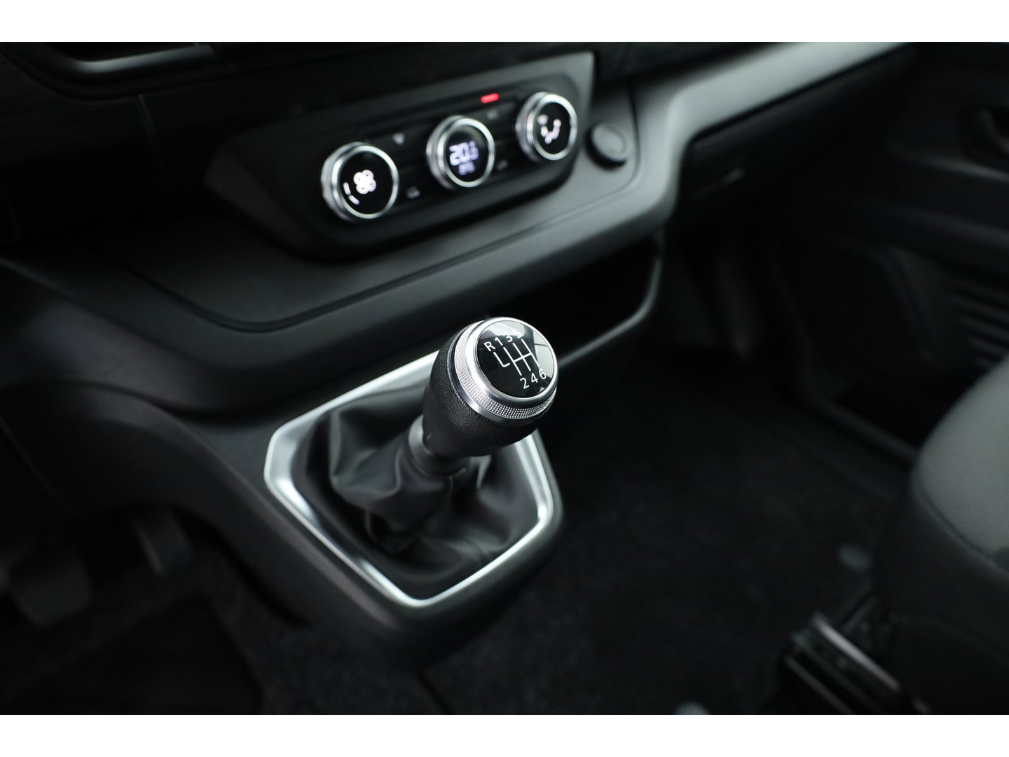 Renault Trafic 2.0 dCi 130pk L2H1 | Advance | Dubb. Cab. | Navi | Camera | Cruise | LM velgen