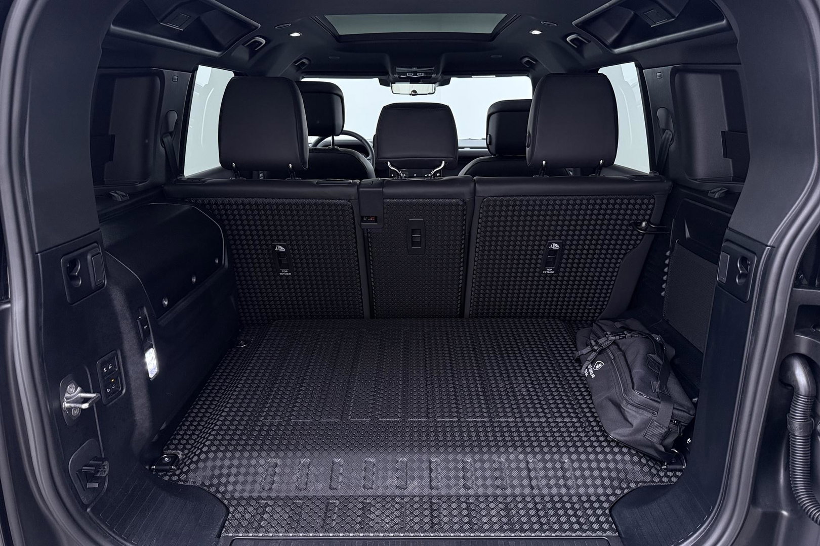 Land Rover Defender 2.0 P300e 110 X-Dynamic HSE | 6-Persoons | Meridian Surround | ClearSight | Head-Up | Massage+Ventilatie | 22 Inch