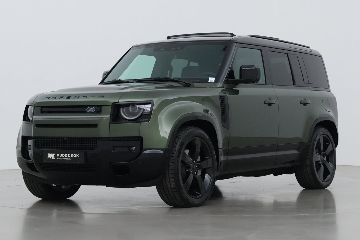 Land Rover Defender 2.0 P300e 110 X-Dynamic HSE | 6-Persoons | Meridian Surround | ClearSight | Head-Up | Massage+Ventilatie | 22 Inch