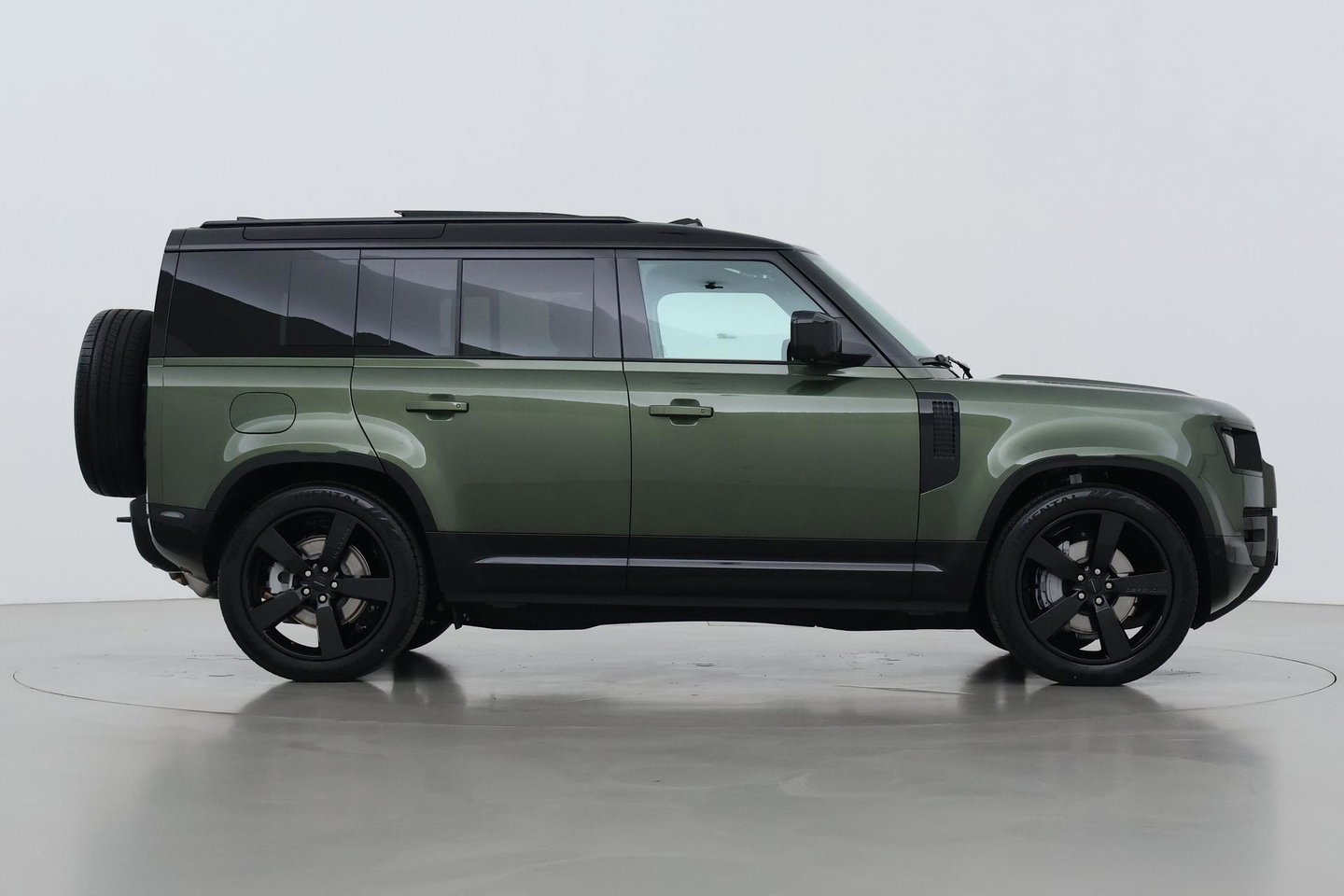 Land Rover Defender 2.0 P300e 110 X-Dynamic HSE | 6-Persoons | Meridian Surround | ClearSight | Head-Up | Massage+Ventilatie | 22 Inch