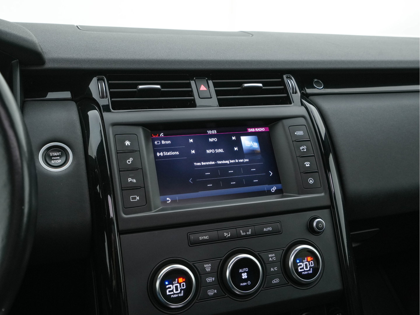 Land Rover Discovery 2.0 Td4 HSE Luxury *PANO | FULL-LED | LEATHER | KEYLESS | AIR-SUSPENSION | BLIND-SPOT | CAMERA | NAVI-FULLMAP | HEATED-COMFORTSEATS | PRIVACY-GLASS | SHIFT-PADDLES | ECC | CRUISE | 22''ALU*
