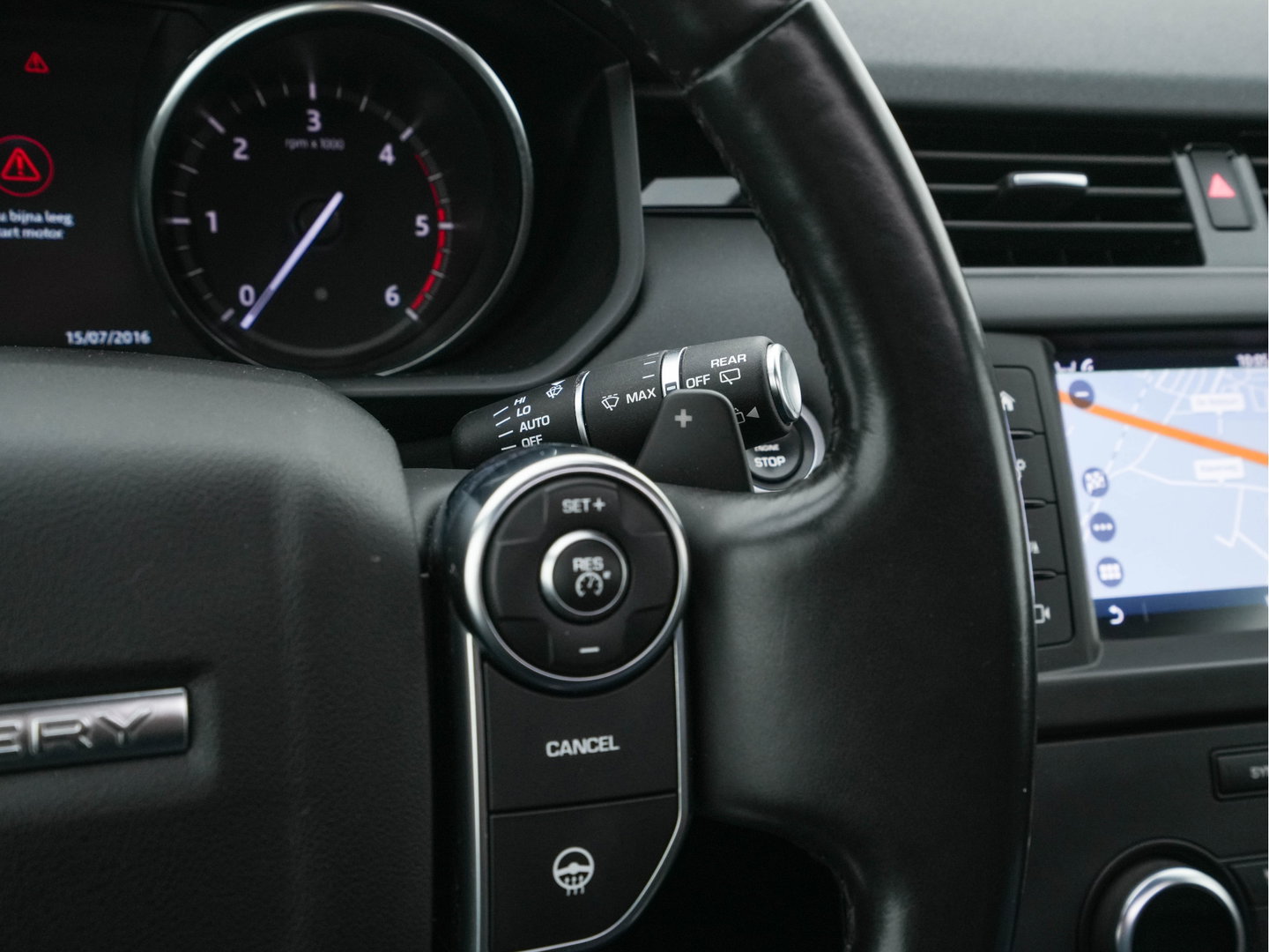 Land Rover Discovery 2.0 Td4 HSE Luxury *PANO | FULL-LED | LEATHER | KEYLESS | AIR-SUSPENSION | BLIND-SPOT | CAMERA | NAVI-FULLMAP | HEATED-COMFORTSEATS | PRIVACY-GLASS | SHIFT-PADDLES | ECC | CRUISE | 22''ALU*