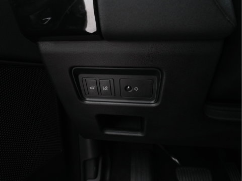 Land Rover Discovery 2.0 Td4 HSE Luxury *PANO | FULL-LED | LEATHER | KEYLESS | AIR-SUSPENSION | BLIND-SPOT | CAMERA | NAVI-FULLMAP | HEATED-COMFORTSEATS | PRIVACY-GLASS | SHIFT-PADDLES | ECC | CRUISE | 22''ALU*