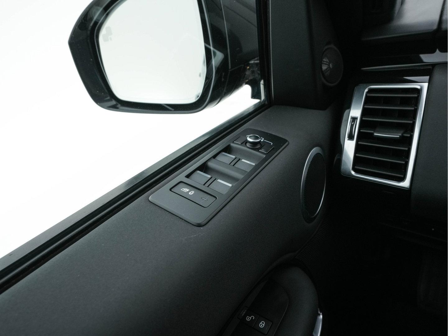 Land Rover Discovery 2.0 Td4 HSE Luxury *PANO | FULL-LED | LEATHER | KEYLESS | AIR-SUSPENSION | BLIND-SPOT | CAMERA | NAVI-FULLMAP | HEATED-COMFORTSEATS | PRIVACY-GLASS | SHIFT-PADDLES | ECC | CRUISE | 22''ALU*