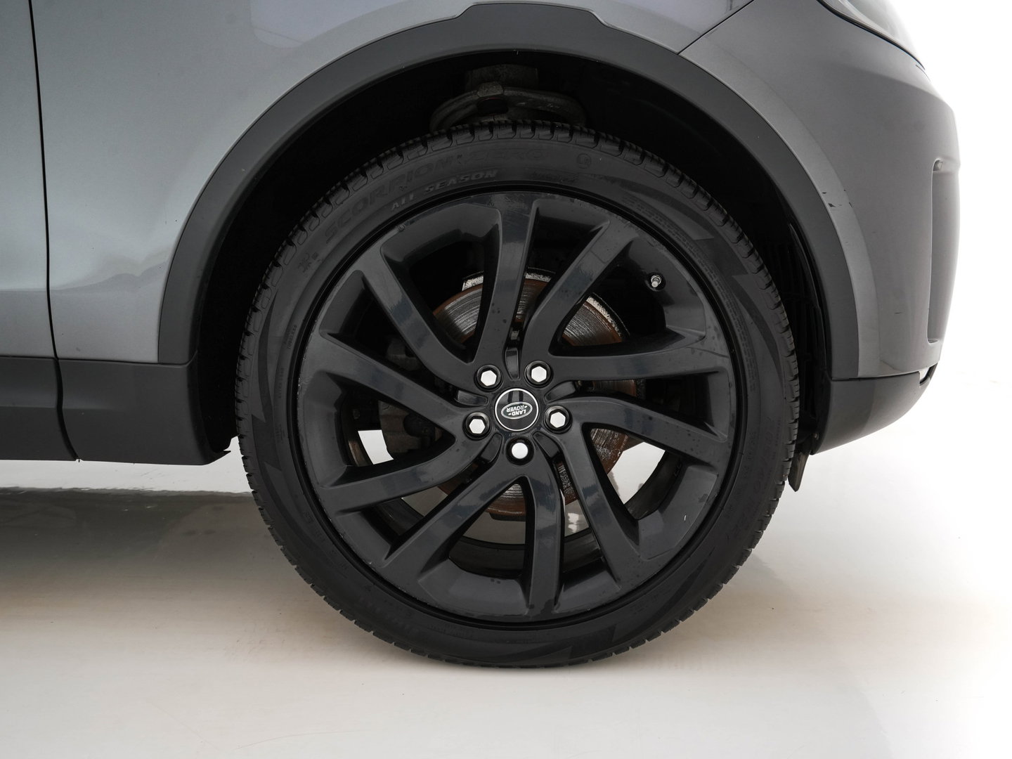 Land Rover Discovery 2.0 Td4 HSE Luxury *PANO | FULL-LED | LEATHER | KEYLESS | AIR-SUSPENSION | BLIND-SPOT | CAMERA | NAVI-FULLMAP | HEATED-COMFORTSEATS | PRIVACY-GLASS | SHIFT-PADDLES | ECC | CRUISE | 22''ALU*