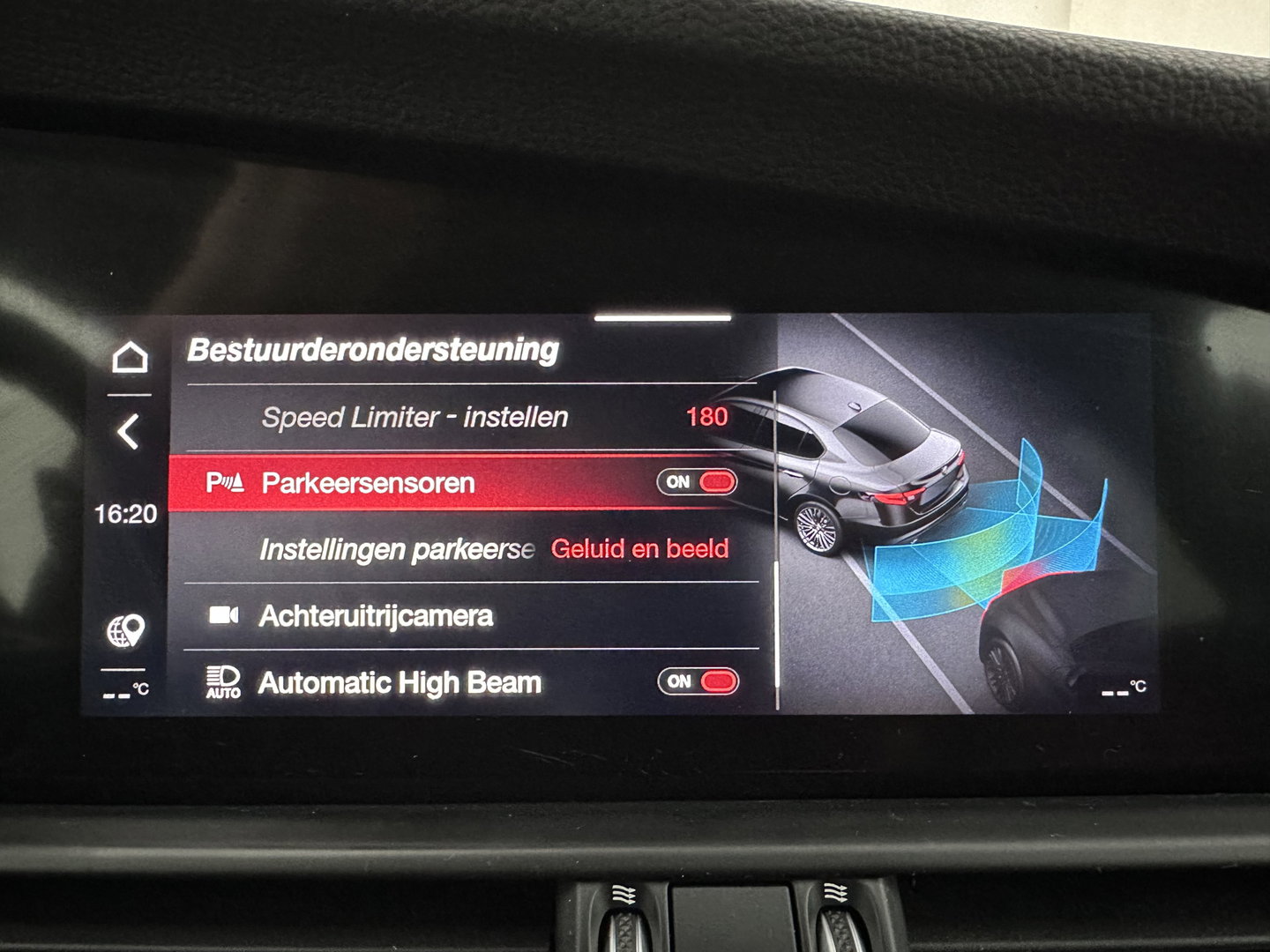 Alfa Romeo Giulia 2.0T Sprint (INCL-BTW)  Aut. *LEATHER | XENON | MEMORY-PACK | HEATED-VELOCE-SPORTSEATS | CAMERA | NAVI-FULLMAP | DAB+ | SHIFTPADDLES | PRIVACY-GLASS | BLINDSPOT | KEYLESS | 19"ALU*