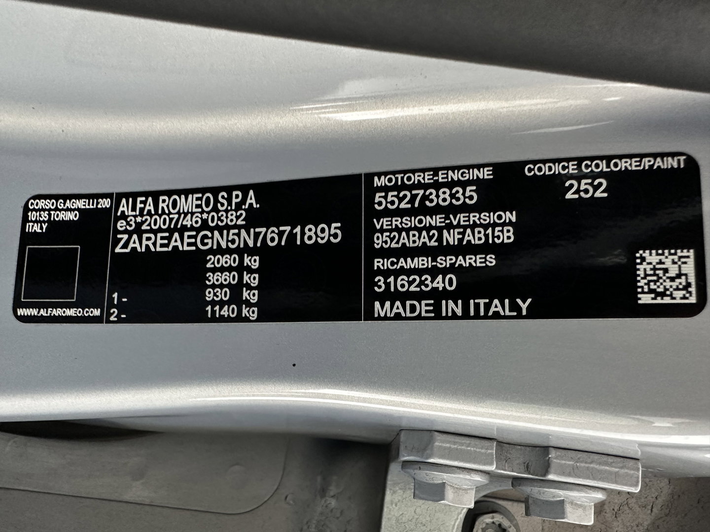 Alfa Romeo Giulia 2.0T Sprint (INCL-BTW)  Aut. *LEATHER | XENON | MEMORY-PACK | HEATED-VELOCE-SPORTSEATS | CAMERA | NAVI-FULLMAP | DAB+ | SHIFTPADDLES | PRIVACY-GLASS | BLINDSPOT | KEYLESS | 19"ALU*