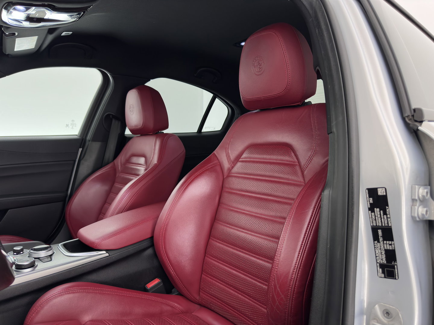 Alfa Romeo Giulia 2.0T Sprint (INCL-BTW)  Aut. *LEATHER | XENON | MEMORY-PACK | HEATED-VELOCE-SPORTSEATS | CAMERA | NAVI-FULLMAP | DAB+ | SHIFTPADDLES | PRIVACY-GLASS | BLINDSPOT | KEYLESS | 19"ALU*
