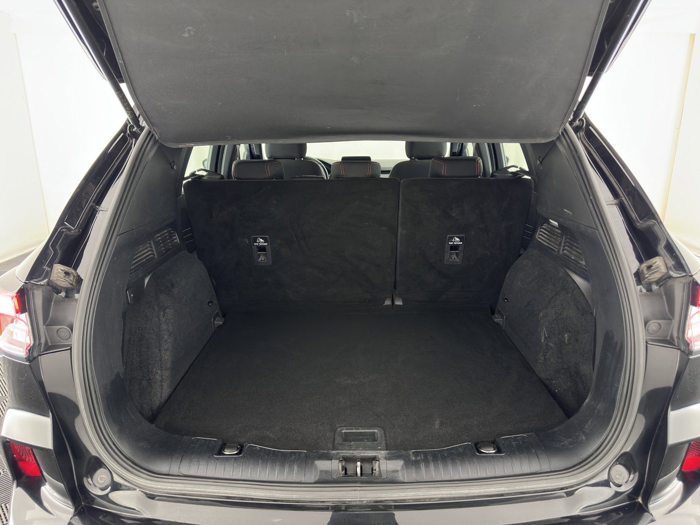 Ford Kuga 1.5 EcoBoost ST-Line (INCL-BTW) *FULL-LED | DIGI-COCKPIT | KEYLESS | DAB | CAMERA | CARPLAY | NAVI-FULLMAP | SPORTSEATS | PRIVACY-GLASS | TOWBAR | 18"ALU*