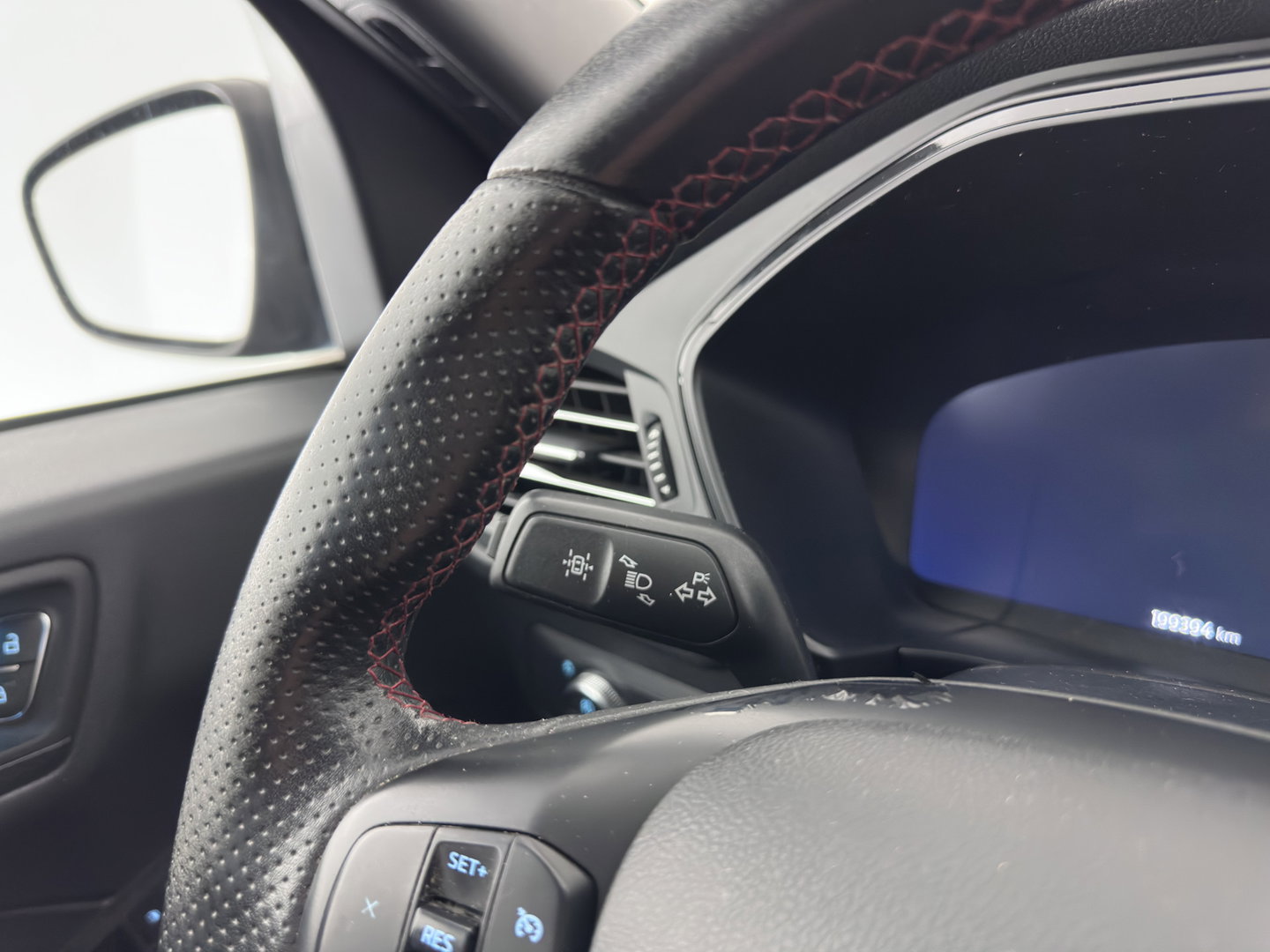 Ford Kuga 1.5 EcoBoost ST-Line (INCL-BTW) *FULL-LED | DIGI-COCKPIT | KEYLESS | DAB | CAMERA | CARPLAY | NAVI-FULLMAP | SPORTSEATS | PRIVACY-GLASS | TOWBAR | 18"ALU*
