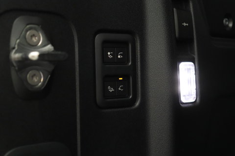 Land Rover Defender 110 P300e X-Dynamic HSE | SATIN | Luchtvering | Panoramadak | Trekhaak | 360° Camera | Meridian Surround | Stoelventilatie | 22 Inch