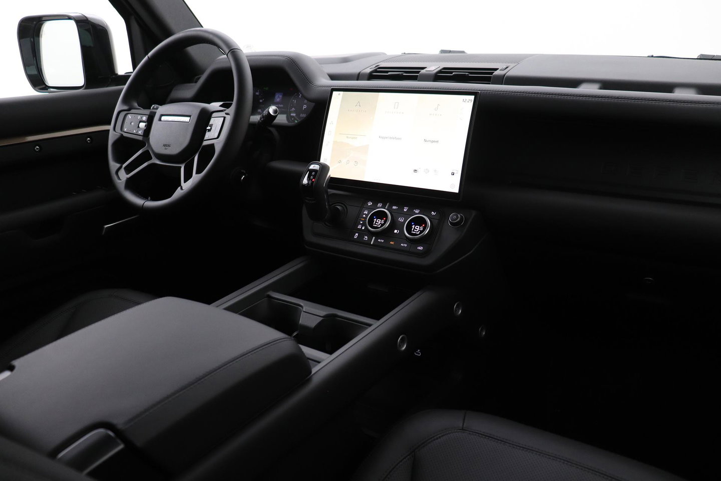 Land Rover Defender 110 P300e X-Dynamic HSE | SATIN | Luchtvering | Panoramadak | Trekhaak | 360° Camera | Meridian Surround | Stoelventilatie | 22 Inch