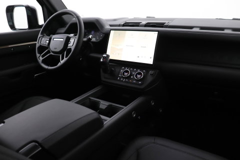 Land Rover Defender 110 P300e X-Dynamic HSE | SATIN | Luchtvering | Panoramadak | Trekhaak | 360° Camera | Meridian Surround | Stoelventilatie | 22 Inch