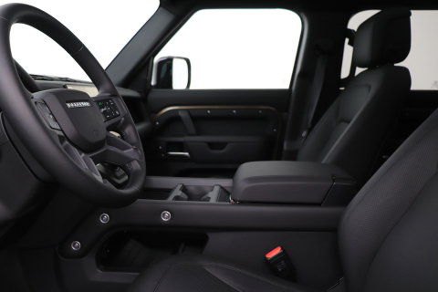 Land Rover Defender 110 P300e X-Dynamic HSE | SATIN | Luchtvering | Panoramadak | Trekhaak | 360° Camera | Meridian Surround | Stoelventilatie | 22 Inch