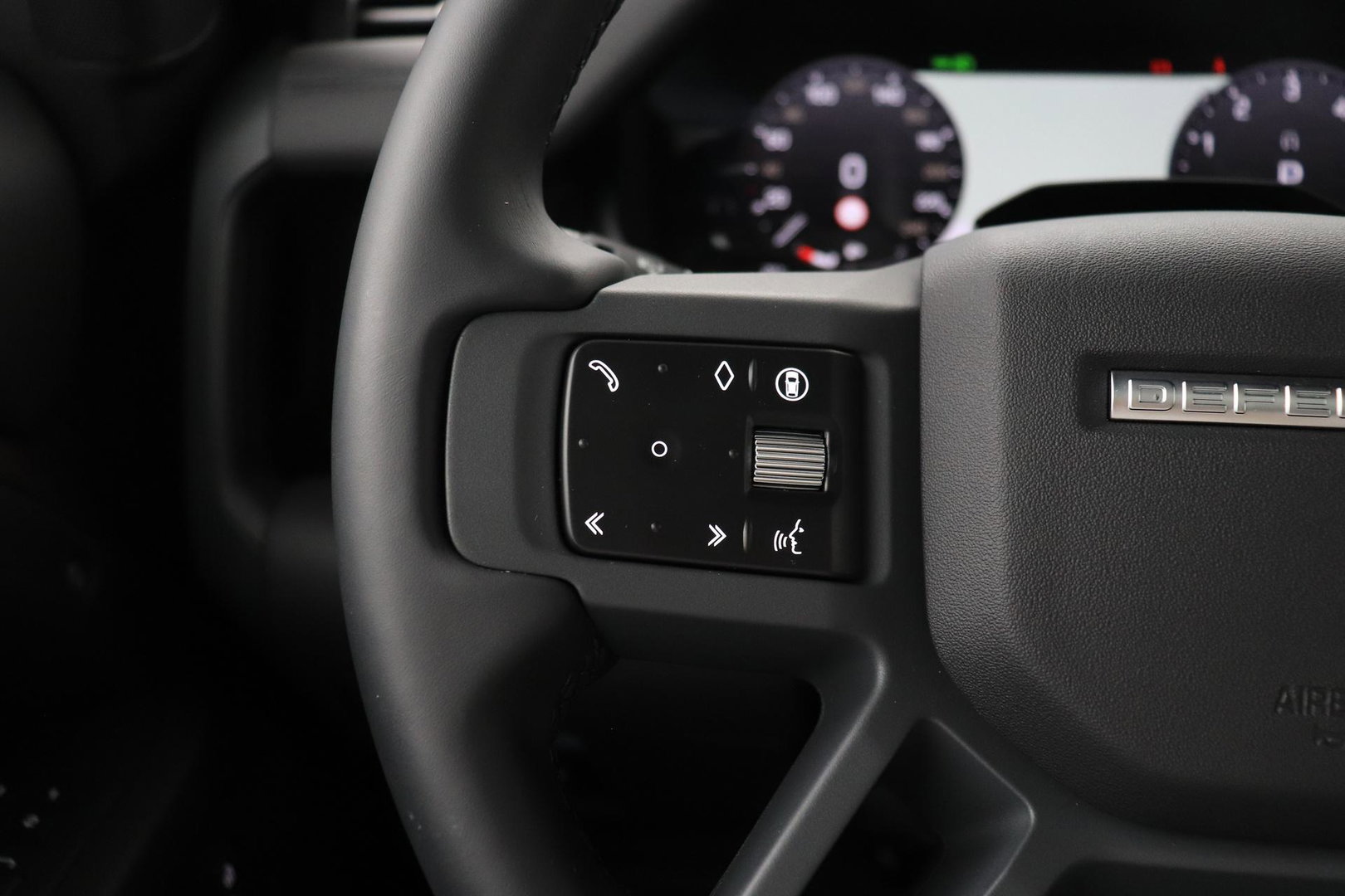 Land Rover Defender 110 P300e X-Dynamic HSE | SATIN | Luchtvering | Panoramadak | Trekhaak | 360° Camera | Meridian Surround | Stoelventilatie | 22 Inch