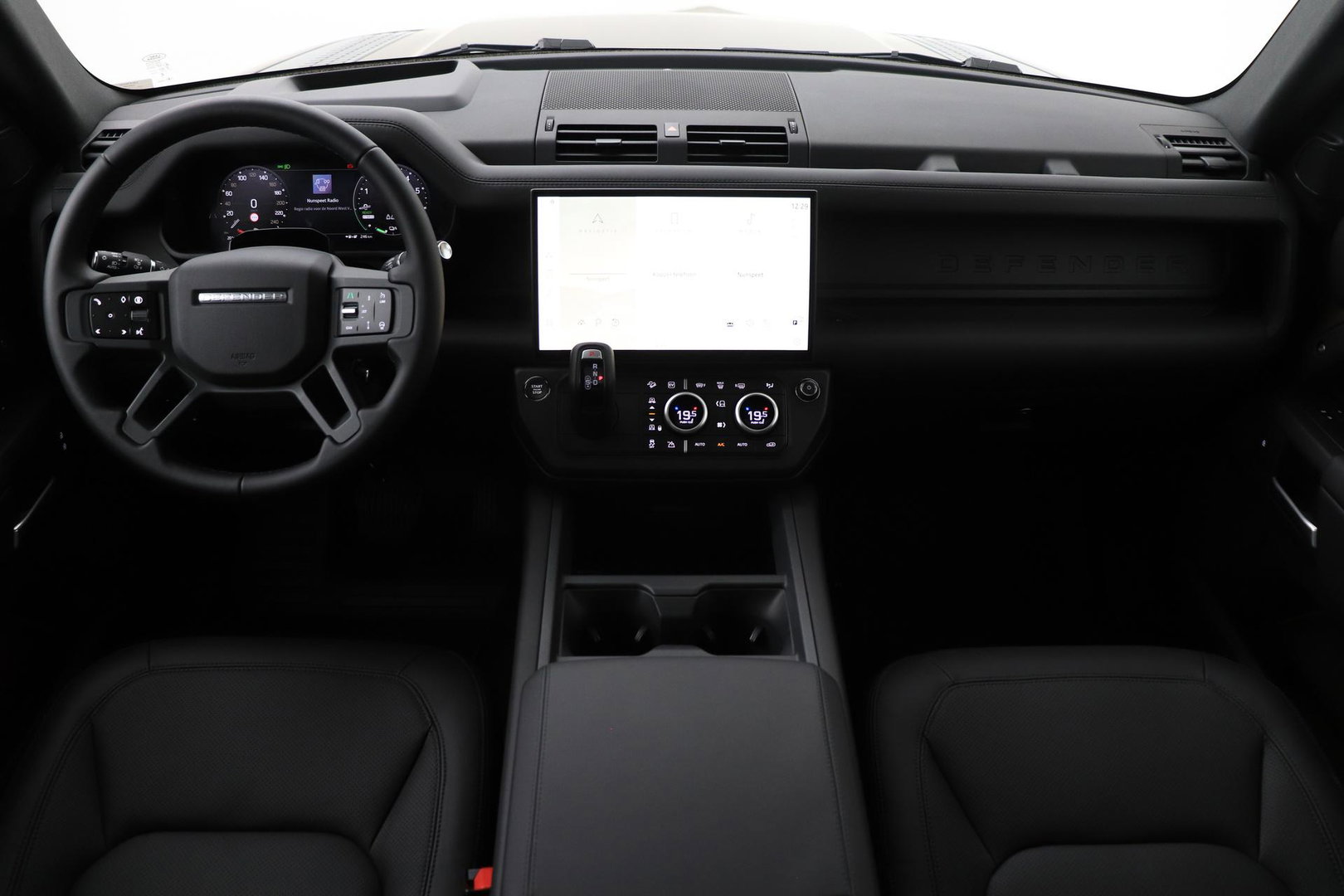 Land Rover Defender 110 P300e X-Dynamic HSE | SATIN | Luchtvering | Panoramadak | Trekhaak | 360° Camera | Meridian Surround | Stoelventilatie | 22 Inch