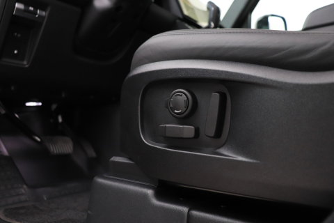 Land Rover Defender 110 P300e X-Dynamic HSE | SATIN | Luchtvering | Panoramadak | Trekhaak | 360° Camera | Meridian Surround | Stoelventilatie | 22 Inch