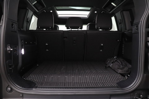 Land Rover Defender 110 P300e X-Dynamic HSE | SATIN | Luchtvering | Panoramadak | Trekhaak | 360° Camera | Meridian Surround | Stoelventilatie | 22 Inch