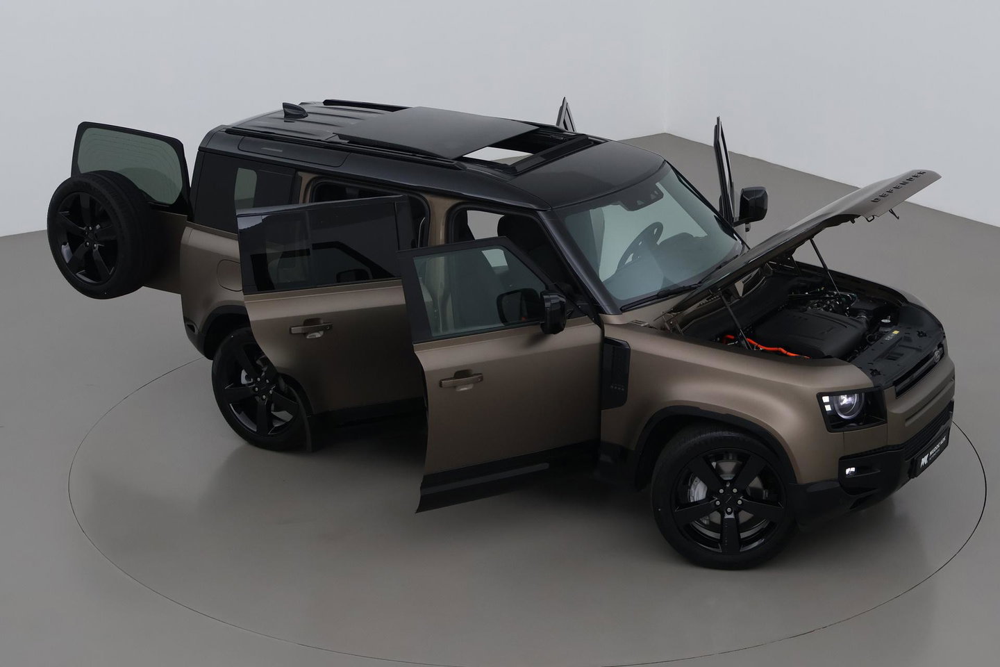 Land Rover Defender 110 P300e X-Dynamic HSE | SATIN | Luchtvering | Panoramadak | Trekhaak | 360° Camera | Meridian Surround | Stoelventilatie | 22 Inch