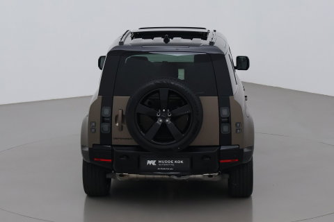 Land Rover Defender 110 P300e X-Dynamic HSE | SATIN | Luchtvering | Panoramadak | Trekhaak | 360° Camera | Meridian Surround | Stoelventilatie | 22 Inch