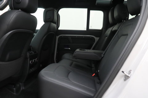 Land Rover Defender 110 P300e X-Dynamic HSE | MY26 | Luchtvering | Panoramadak | Trekhaak | 360° Camera | Koelkast | Stoelventilatie | 22 Inch