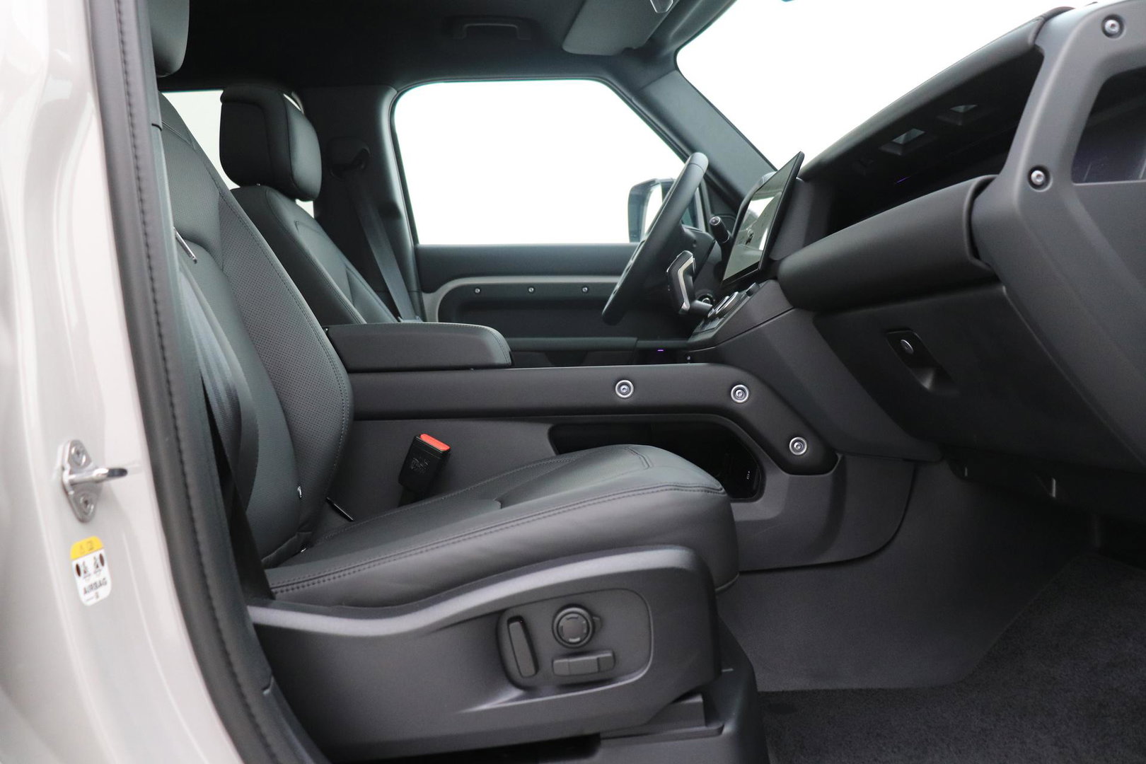Land Rover Defender 110 P300e X-Dynamic HSE | MY26 | Luchtvering | Panoramadak | Trekhaak | 360° Camera | Koelkast | Stoelventilatie | 22 Inch