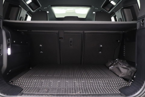 Land Rover Defender 110 P300e X-Dynamic HSE | MY26 | Luchtvering | Panoramadak | Trekhaak | 360° Camera | Koelkast | Stoelventilatie | 22 Inch