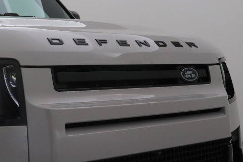Land Rover Defender 110 P300e X-Dynamic HSE | MY26 | Luchtvering | Panoramadak | Trekhaak | 360° Camera | Koelkast | Stoelventilatie | 22 Inch