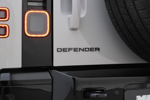 Land Rover Defender 110 P300e X-Dynamic HSE | MY26 | Luchtvering | Panoramadak | Trekhaak | 360° Camera | Koelkast | Stoelventilatie | 22 Inch