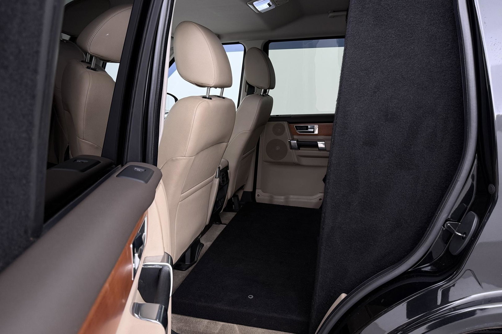 Land Rover Discovery 3.0 TDV6 SE | GRIJS KENTEKEN | Luchtvering | Trekhaak | Stoel+Stuurverwarming | Meridian | Camera | Leder | 19 Inch