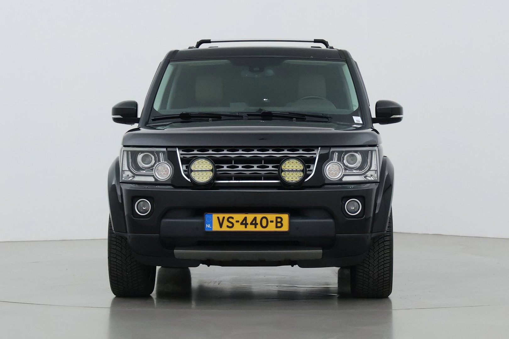 Land Rover Discovery 3.0 TDV6 SE | GRIJS KENTEKEN | Luchtvering | Trekhaak | Stoel+Stuurverwarming | Meridian | Camera | Leder | 19 Inch