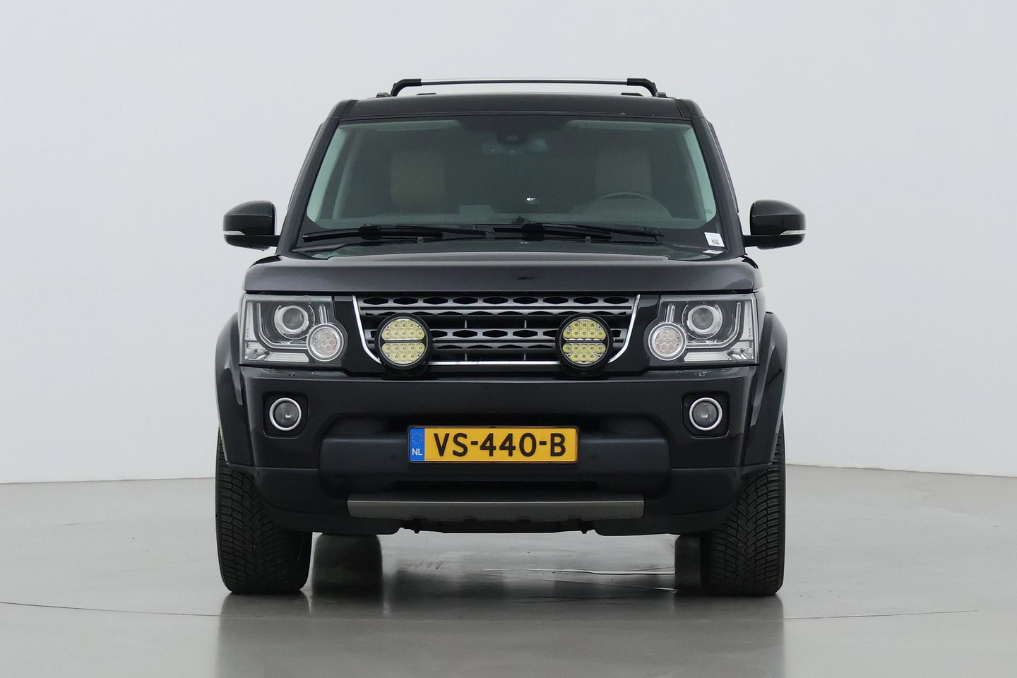 Land Rover Discovery 3.0 TDV6 SE | GRIJS KENTEKEN | Luchtvering | Trekhaak | Stoel+Stuurverwarming | Meridian | Camera | Leder | 19 Inch