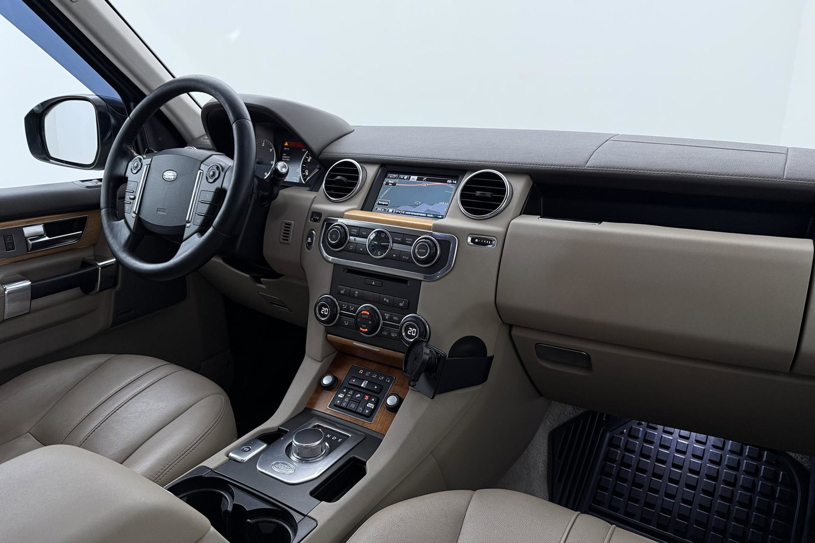 Land Rover Discovery 3.0 TDV6 SE | GRIJS KENTEKEN | Luchtvering | Trekhaak | Stoel+Stuurverwarming | Meridian | Camera | Leder | 19 Inch