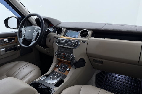 Land Rover Discovery 3.0 TDV6 SE | GRIJS KENTEKEN | Luchtvering | Trekhaak | Stoel+Stuurverwarming | Meridian | Camera | Leder | 19 Inch
