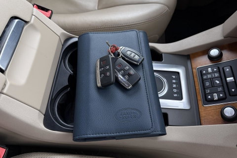 Land Rover Discovery 3.0 TDV6 SE | GRIJS KENTEKEN | Luchtvering | Trekhaak | Stoel+Stuurverwarming | Meridian | Camera | Leder | 19 Inch