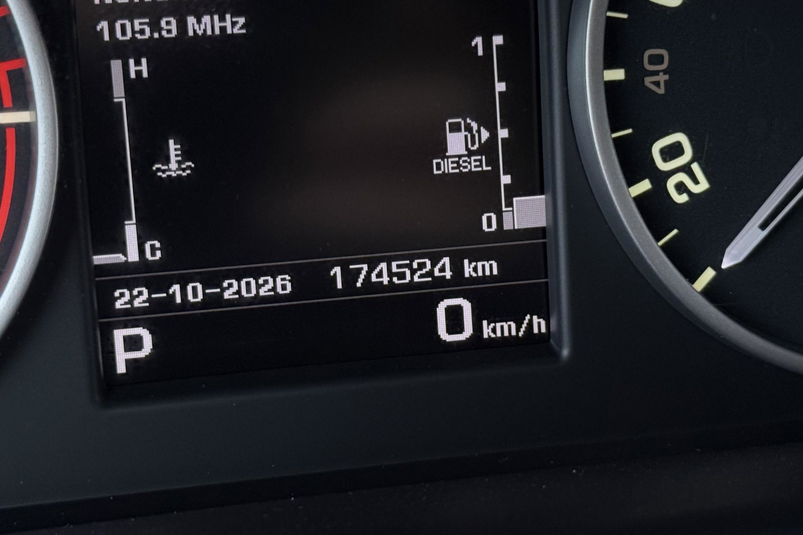 Land Rover Discovery 3.0 TDV6 SE | GRIJS KENTEKEN | Luchtvering | Trekhaak | Stoel+Stuurverwarming | Meridian | Camera | Leder | 19 Inch