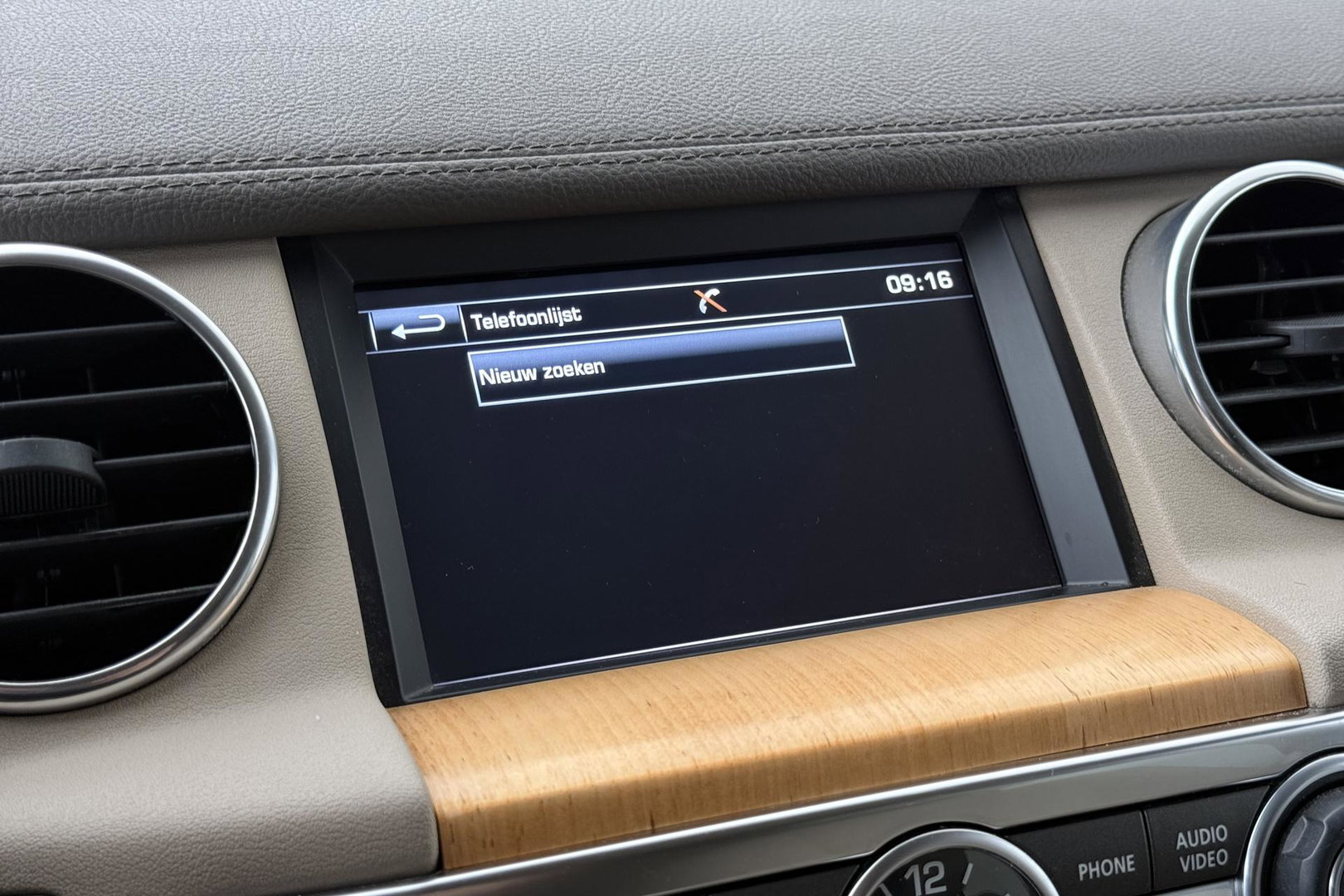 Land Rover Discovery 3.0 TDV6 SE | GRIJS KENTEKEN | Luchtvering | Trekhaak | Stoel+Stuurverwarming | Meridian | Camera | Leder | 19 Inch