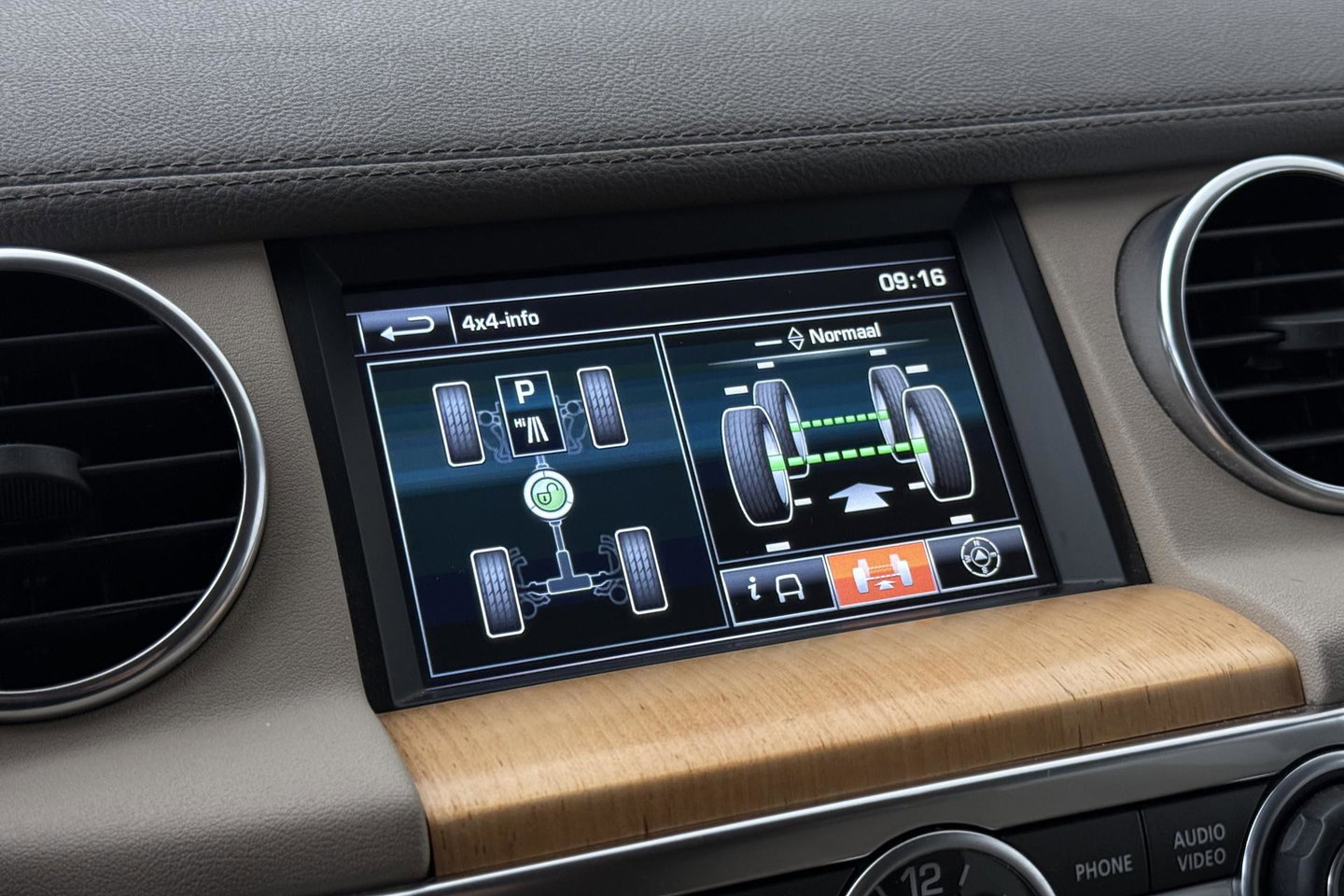 Land Rover Discovery 3.0 TDV6 SE | GRIJS KENTEKEN | Luchtvering | Trekhaak | Stoel+Stuurverwarming | Meridian | Camera | Leder | 19 Inch