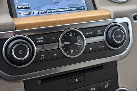 Land Rover Discovery 3.0 TDV6 SE | GRIJS KENTEKEN | Luchtvering | Trekhaak | Stoel+Stuurverwarming | Meridian | Camera | Leder | 19 Inch