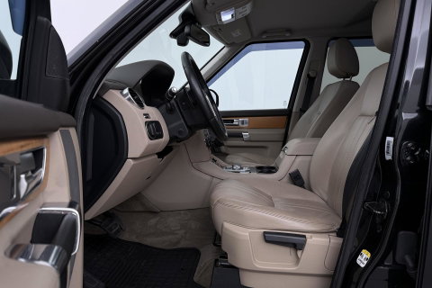 Land Rover Discovery 3.0 TDV6 SE | GRIJS KENTEKEN | Luchtvering | Trekhaak | Stoel+Stuurverwarming | Meridian | Camera | Leder | 19 Inch