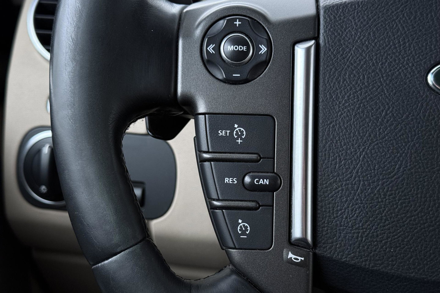 Land Rover Discovery 3.0 TDV6 SE | GRIJS KENTEKEN | Luchtvering | Trekhaak | Stoel+Stuurverwarming | Meridian | Camera | Leder | 19 Inch