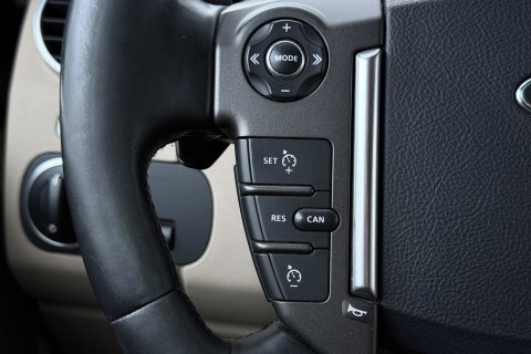 Land Rover Discovery 3.0 TDV6 SE | GRIJS KENTEKEN | Luchtvering | Trekhaak | Stoel+Stuurverwarming | Meridian | Camera | Leder | 19 Inch