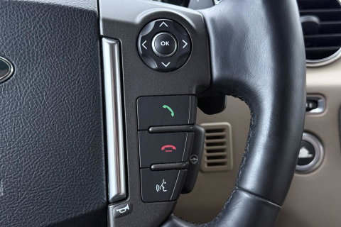 Land Rover Discovery 3.0 TDV6 SE | GRIJS KENTEKEN | Luchtvering | Trekhaak | Stoel+Stuurverwarming | Meridian | Camera | Leder | 19 Inch