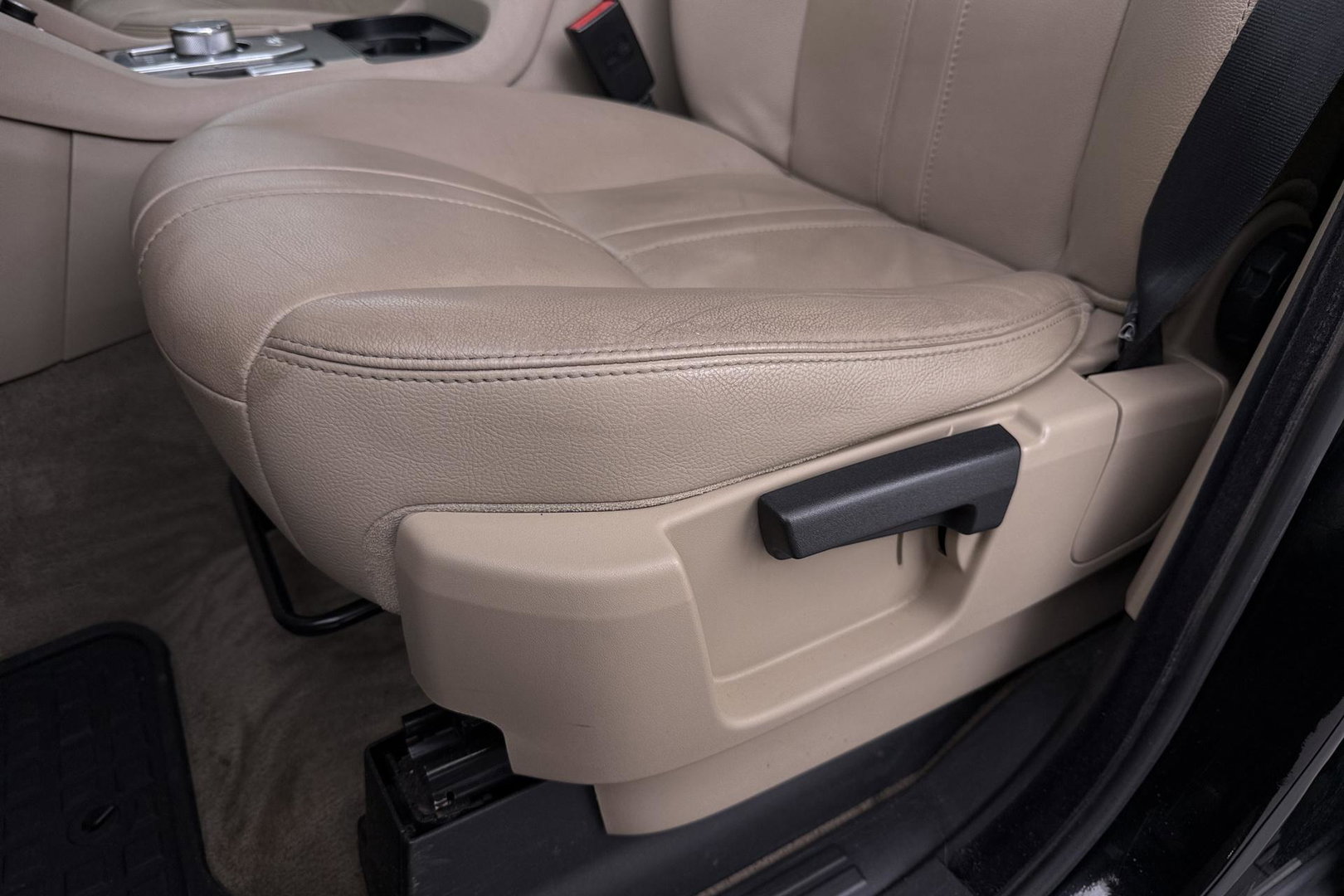 Land Rover Discovery 3.0 TDV6 SE | GRIJS KENTEKEN | Luchtvering | Trekhaak | Stoel+Stuurverwarming | Meridian | Camera | Leder | 19 Inch
