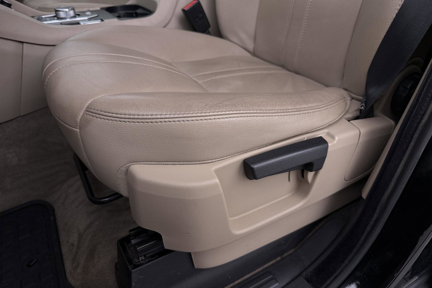 Land Rover Discovery 3.0 TDV6 SE | GRIJS KENTEKEN | Luchtvering | Trekhaak | Stoel+Stuurverwarming | Meridian | Camera | Leder | 19 Inch