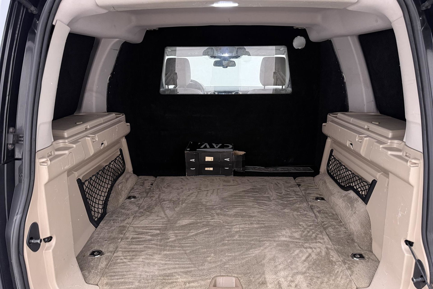 Land Rover Discovery 3.0 TDV6 SE | GRIJS KENTEKEN | Luchtvering | Trekhaak | Stoel+Stuurverwarming | Meridian | Camera | Leder | 19 Inch