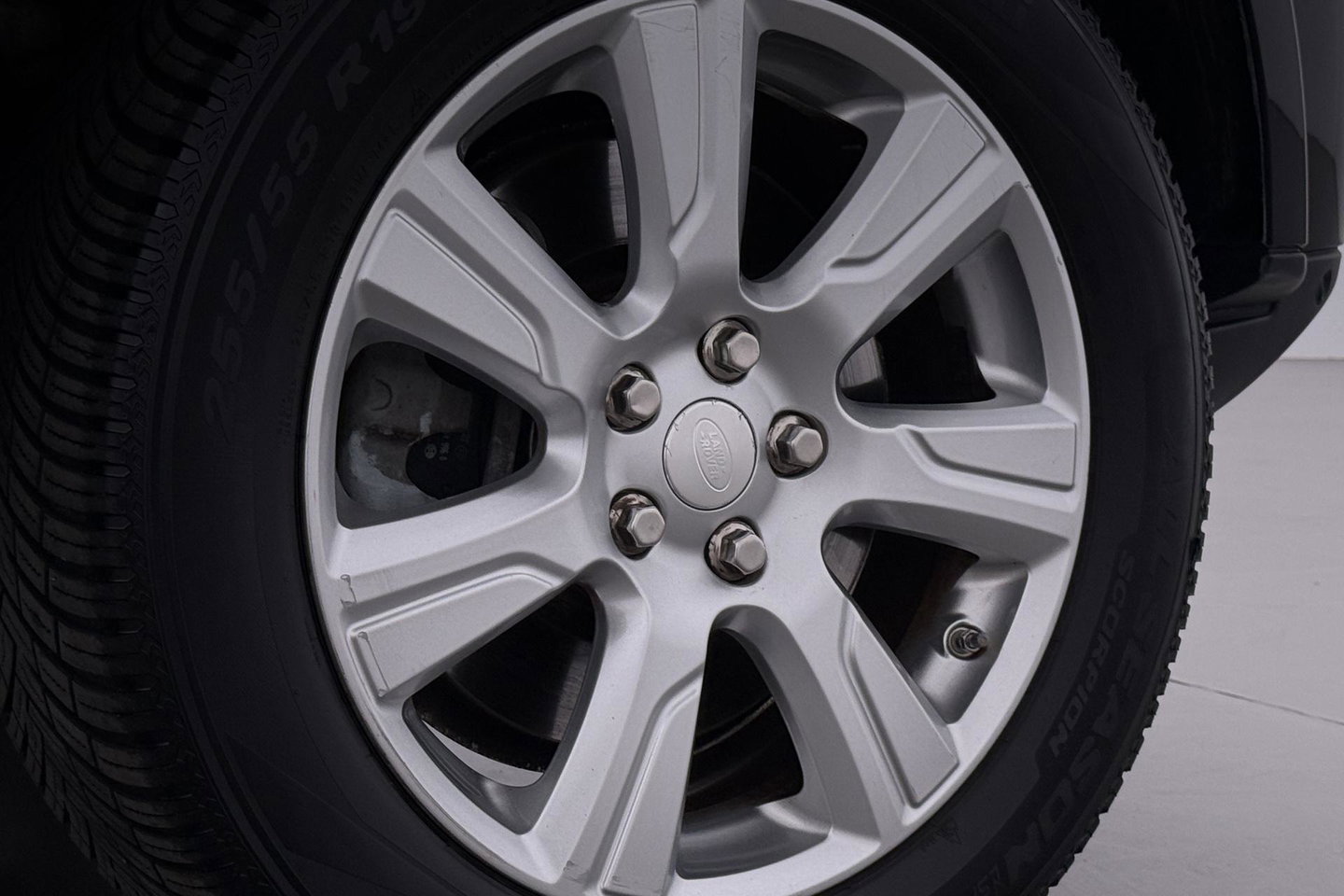 Land Rover Discovery 3.0 TDV6 SE | GRIJS KENTEKEN | Luchtvering | Trekhaak | Stoel+Stuurverwarming | Meridian | Camera | Leder | 19 Inch